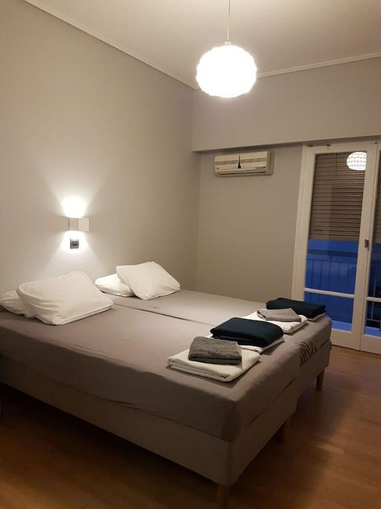 Super Modern Minimal Flat Nr Metro & Arch. Museum Apartment Athena Bagian luar foto
