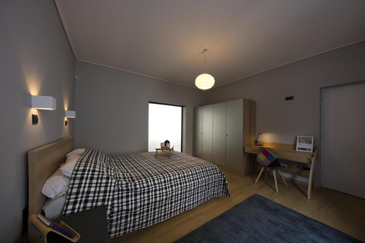 Super Modern Minimal Flat Nr Metro & Arch. Museum Apartment Athena Bagian luar foto