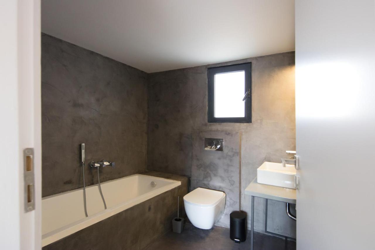 Super Modern Minimal Flat Nr Metro & Arch. Museum Apartment Athena Bagian luar foto