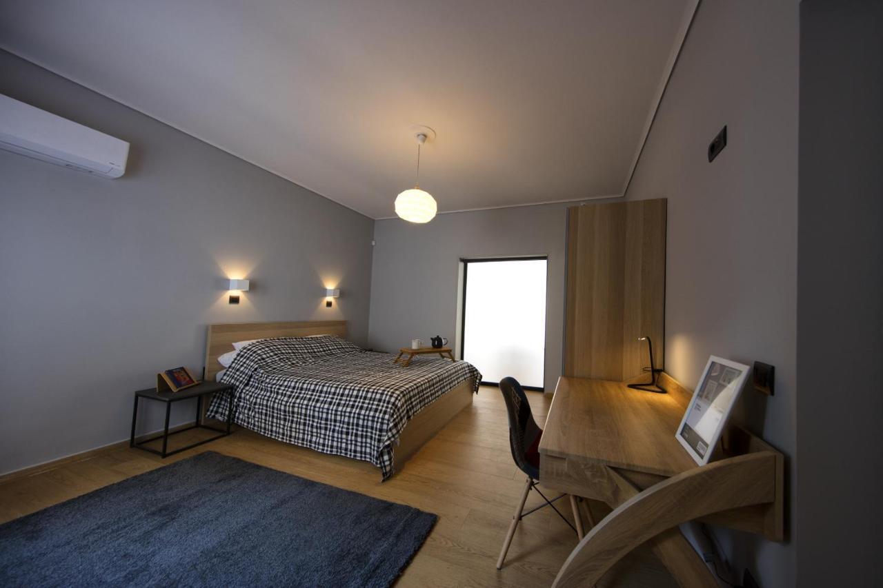Super Modern Minimal Flat Nr Metro & Arch. Museum Apartment Athena Bagian luar foto
