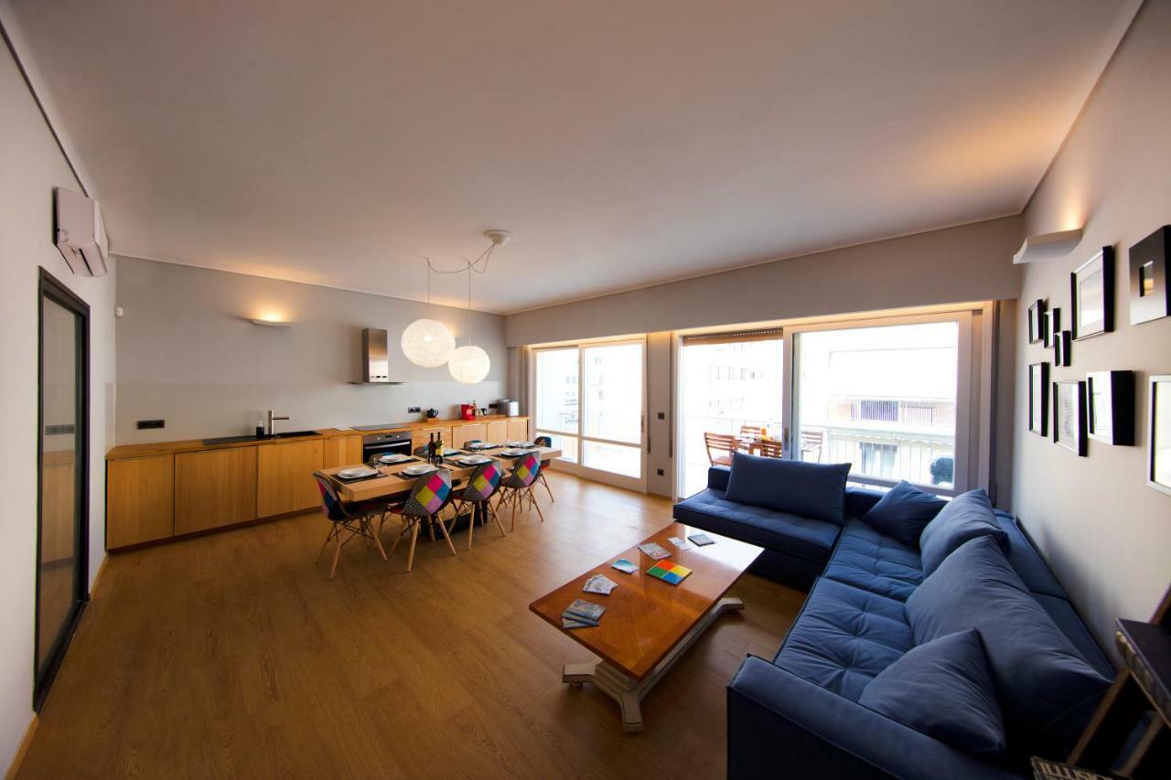 Super Modern Minimal Flat Nr Metro & Arch. Museum Apartment Athena Bagian luar foto